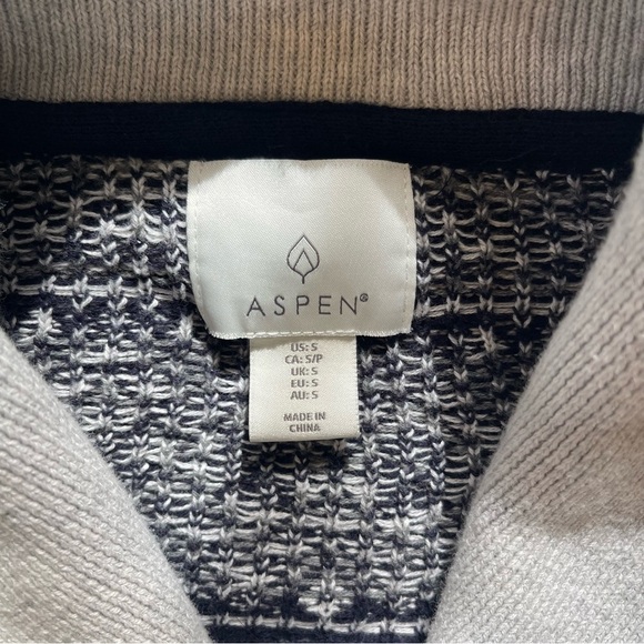 Aspen Knitted Winter Deer Themed Cardigan - Woman’s Small - Picture 3 of 13